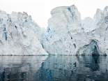 Hình ảnh sống động về dòng sông băng giá đang tan chảy